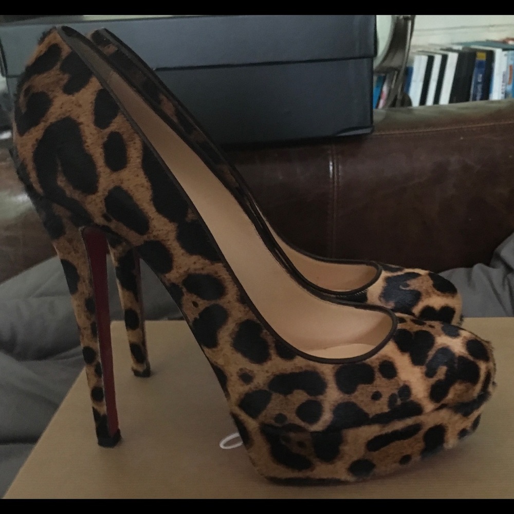 Christian Louboutin Leopard Pony Bianca Sz. 38.5